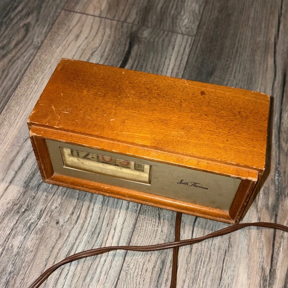 MCM Seth Thomas Speed Read Electric Flip Clock Wood Case Vintage Not Working